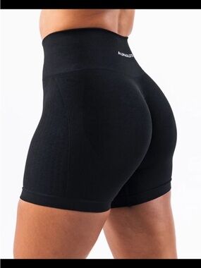 Alphalete Amplify Contour 5” shorts